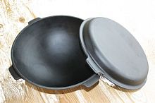 Казан чугунный с крышкой-сковородой Chugunoff 8 л<p>Цвет: черный</p>
<p>Производство: ТМ "Chugunoff" (Украина)</p>
<p>Вес: 10.50 кг</p>
<p>Материал: Чугун</p>
<p>Объем: 8 л</p>
<p>Размер: 340х140 мм</p>

